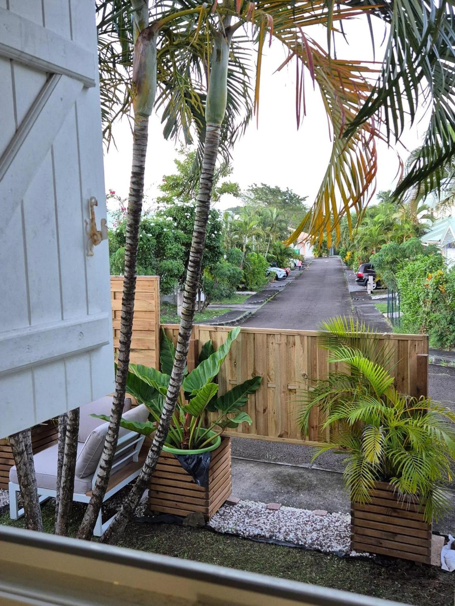 Maison Charmante A Sainte-Anne Avec Jardin Et Pergola En Bois. エクステリア 写真