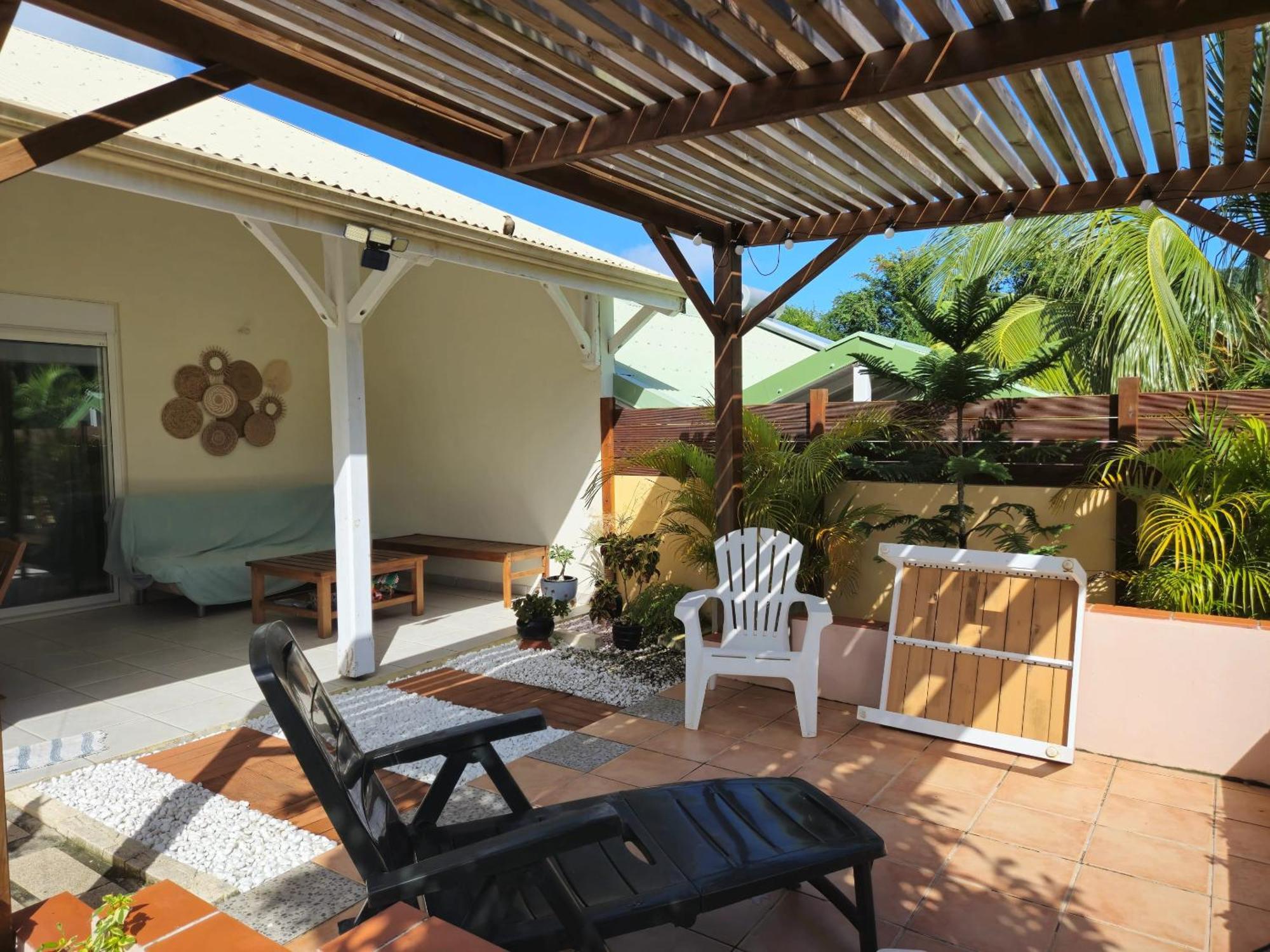 Maison Charmante A Sainte-Anne Avec Jardin Et Pergola En Bois. エクステリア 写真